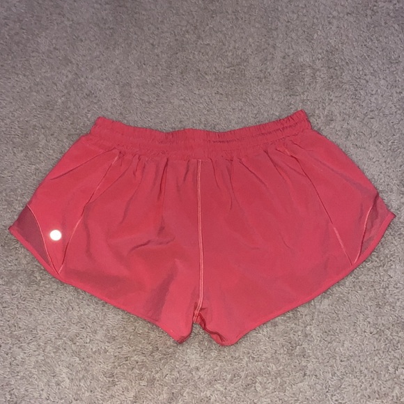 Lululemon ripen raspberry hotty hots 2.5 in - Picture 4 of 7